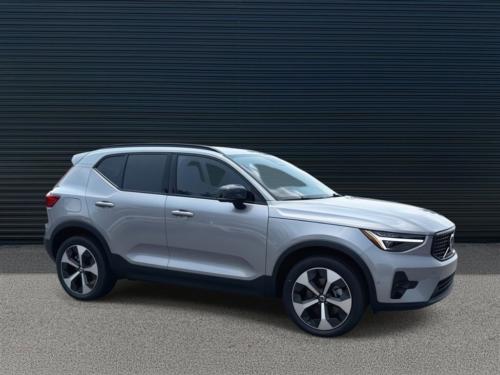 Used 2026 Volvo XC40 B5 Plus w/ Protection Package Premier image 3