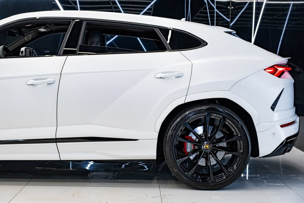 Used 2022 Lamborghini Urus AWD/4WD image 28