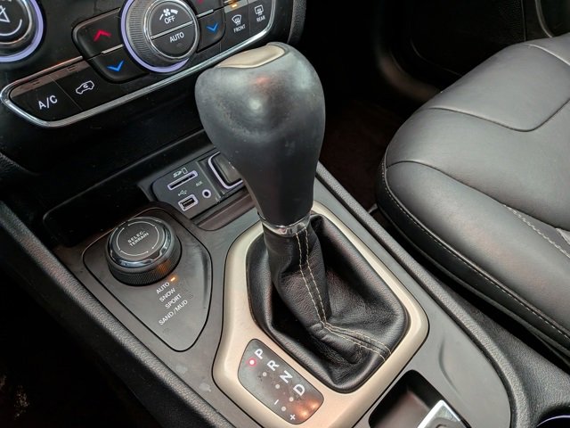 Used 2016 Jeep Cherokee Limited image 16