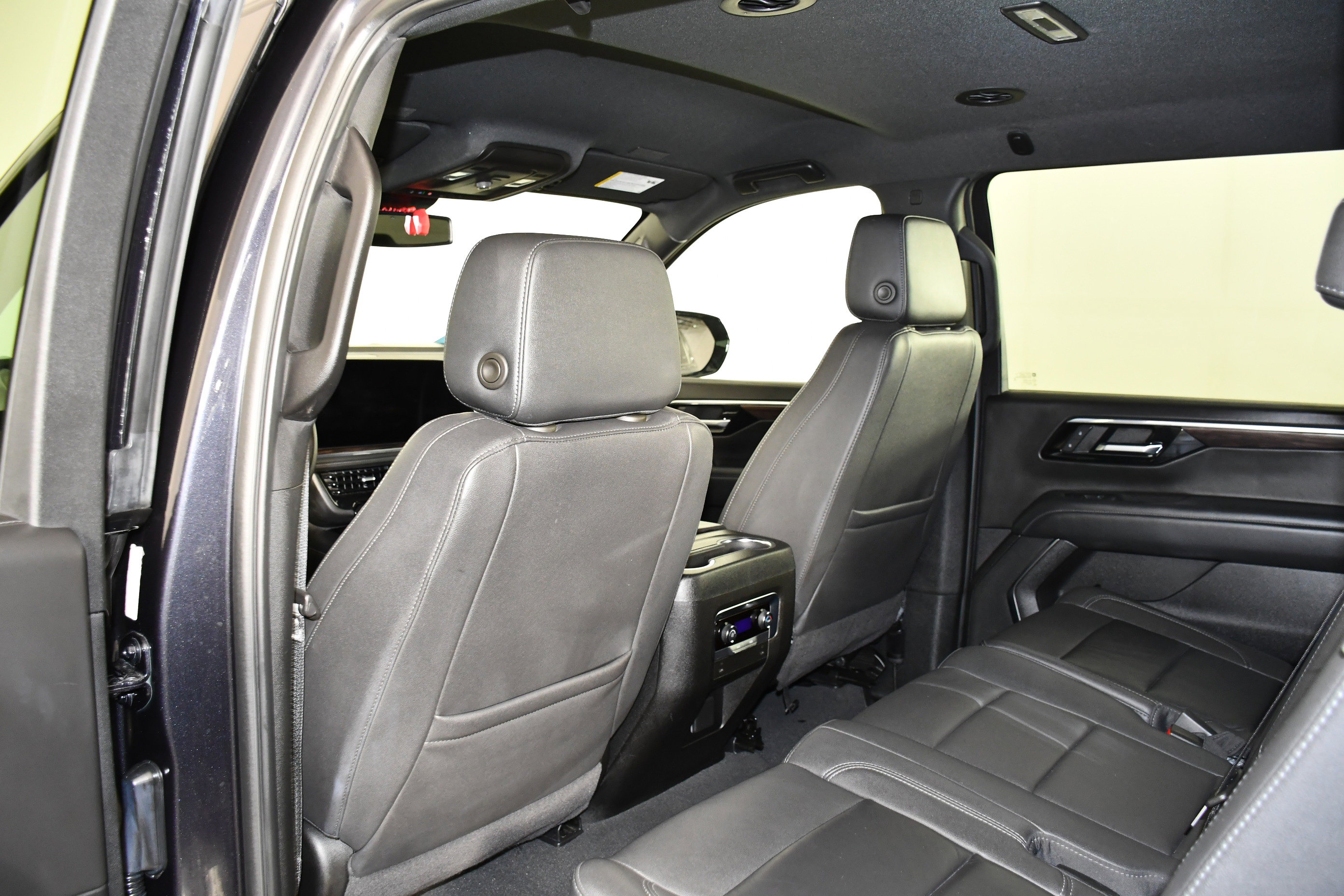 Used 2025 Chevrolet Suburban Z71 image 49