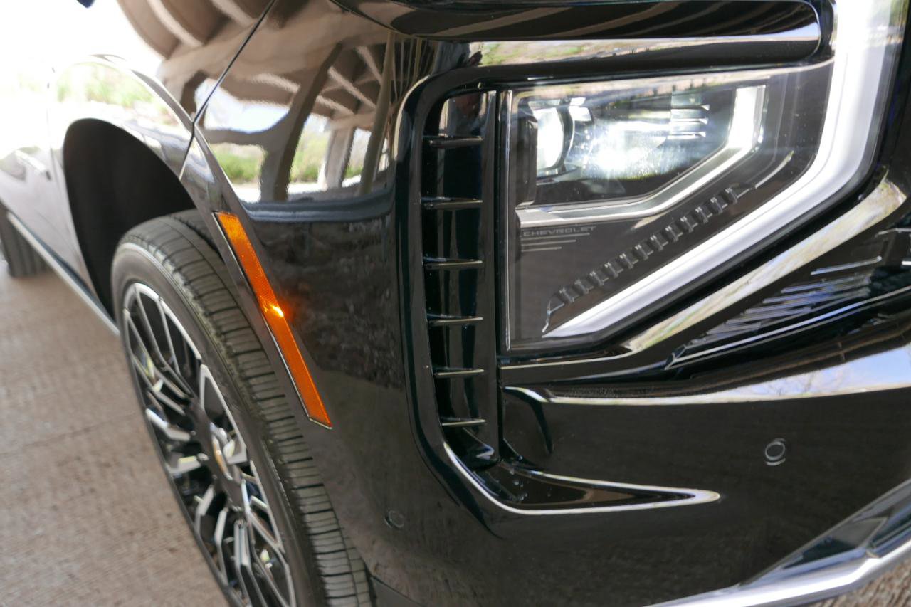 Used 2025 Chevrolet Suburban High Country image 51