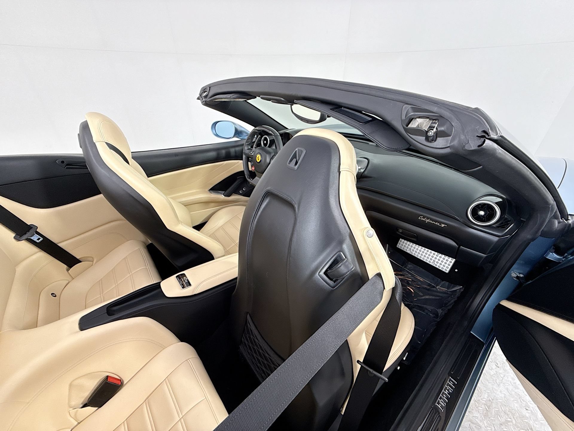 Certified 2017 Ferrari California T RWD image 23