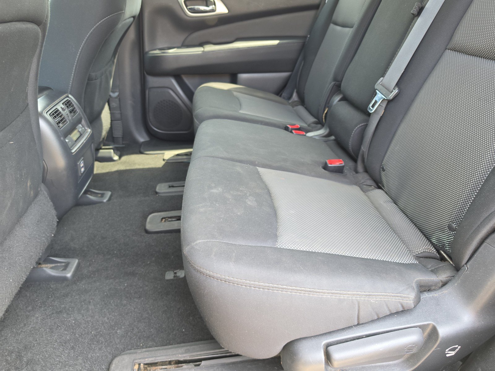 Used 2018 Nissan Pathfinder S FWD image 11