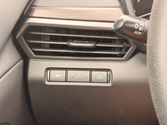 Used 2024 Nissan Altima 2.5 SV FWD image 25