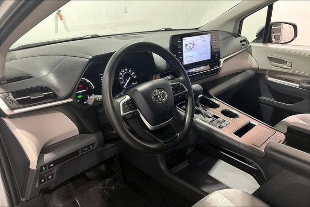 Used 2021 Toyota Sienna LE FWD image 22