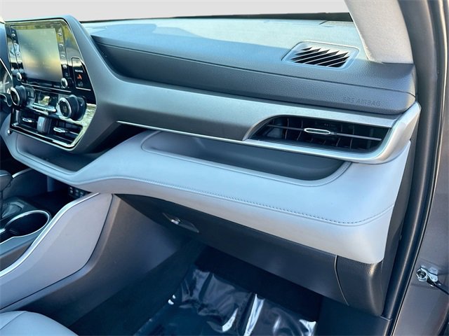 Used 2022 Toyota Highlander XLE image 32