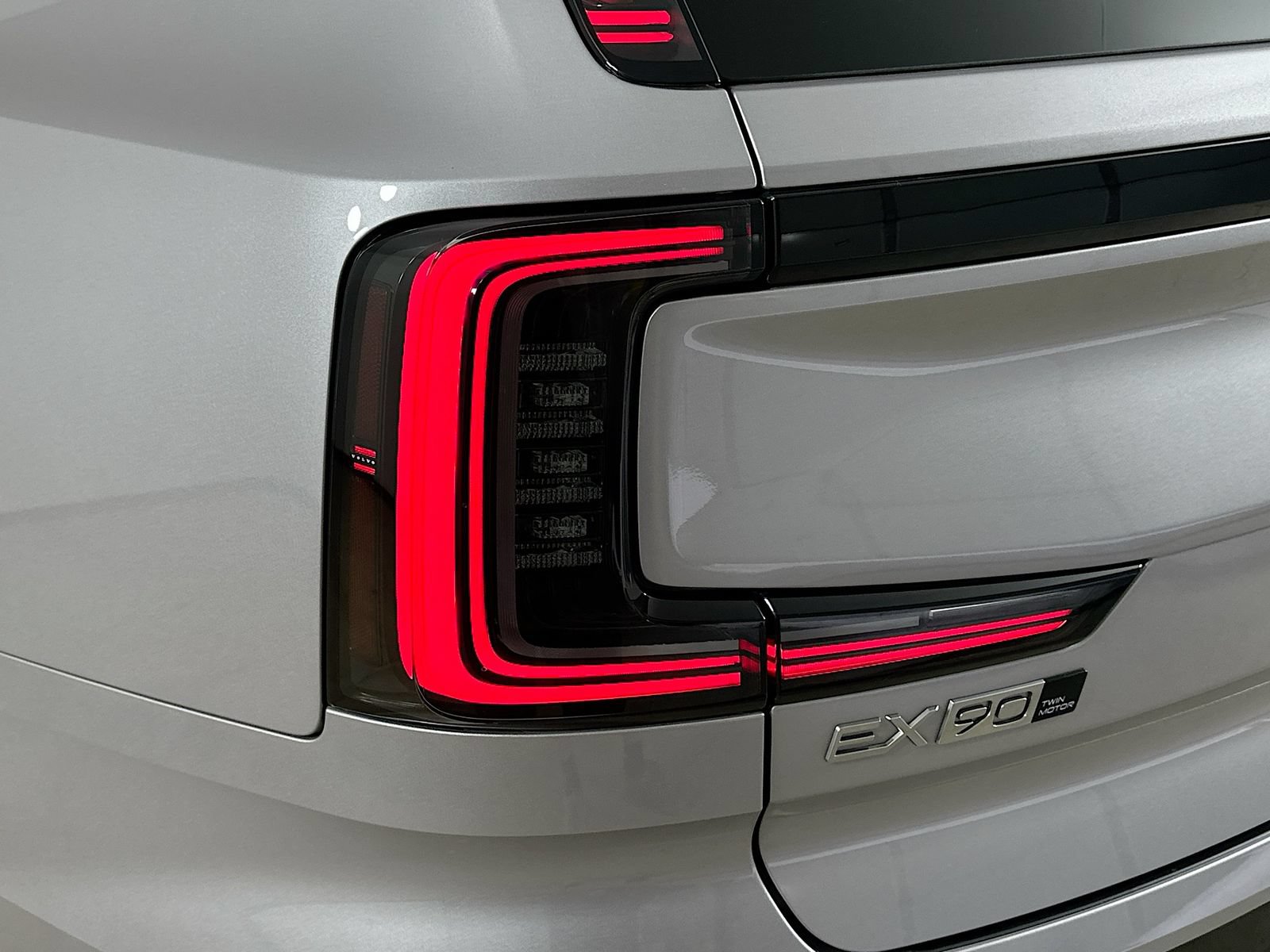New 2026 Volvo EX90 Plus AWD/4WD image 12