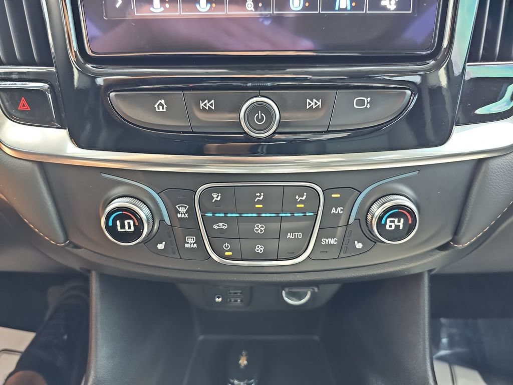 Used 2021 Chevrolet Traverse LT w/ LT Premium Package FWD image 24