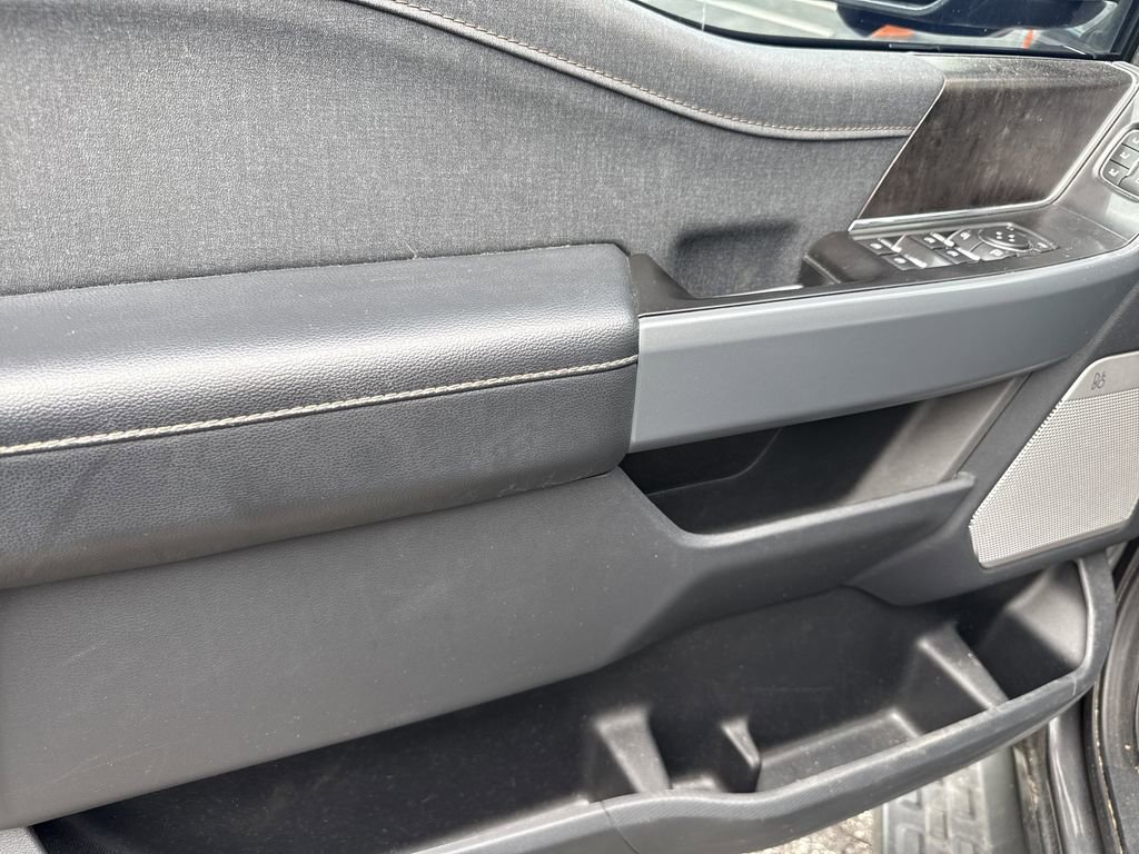 Used 2022 Ford F150 Lightning Lariat image 11