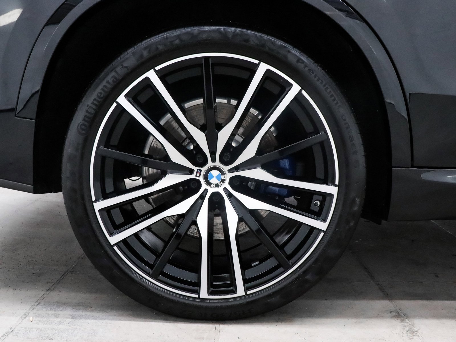 Used 2022 BMW X5 M50i w/ Executive Package image 10