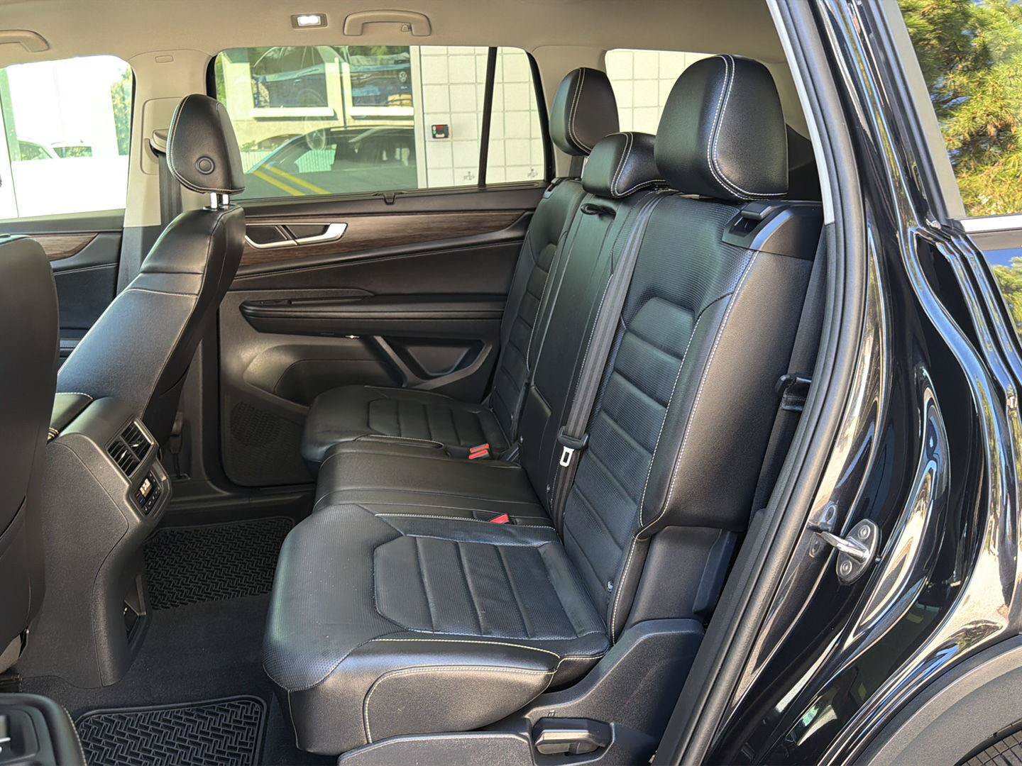 Certified 2024 Volkswagen Atlas SEL AWD/4WD image 17