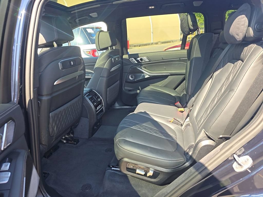 Used 2025 BMW X7 M60i AWD/4WD image 17