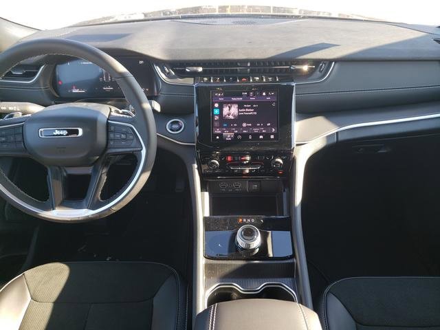 New 2025 Jeep Grand Cherokee Altitude image 16