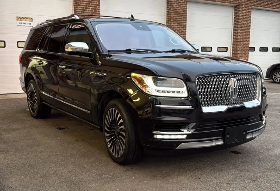 Used 2019 Lincoln Navigator L Black Label w/ Cargo Package image 3