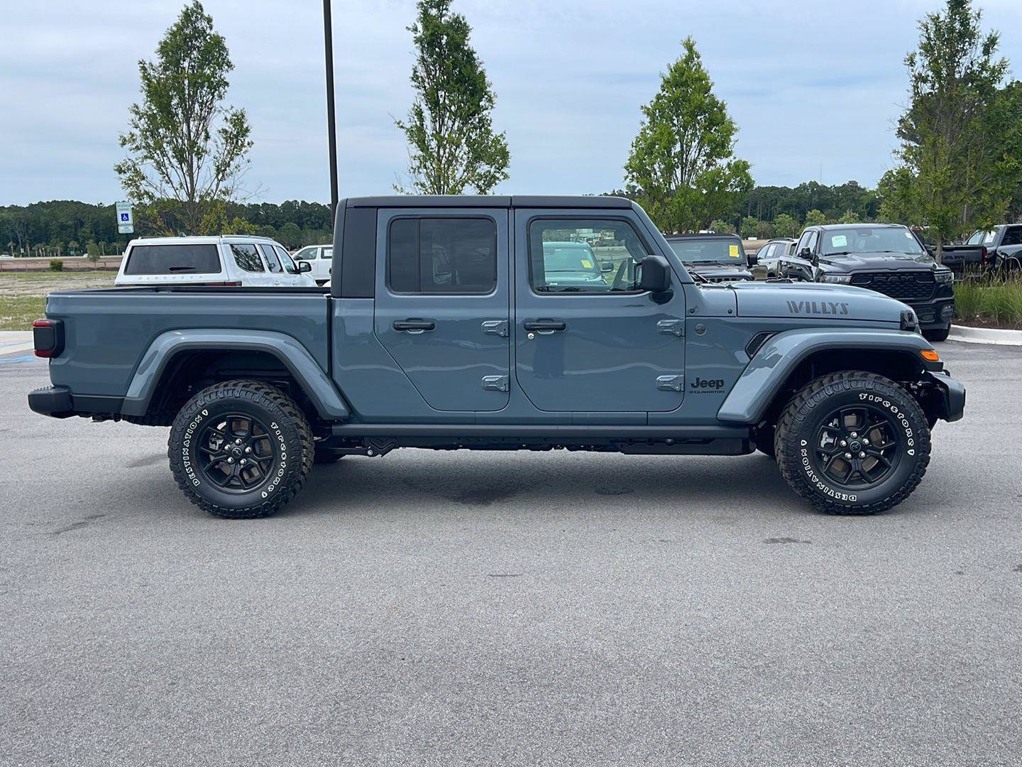 New 2026 Jeep Gladiator Sport AWD/4WD image 8