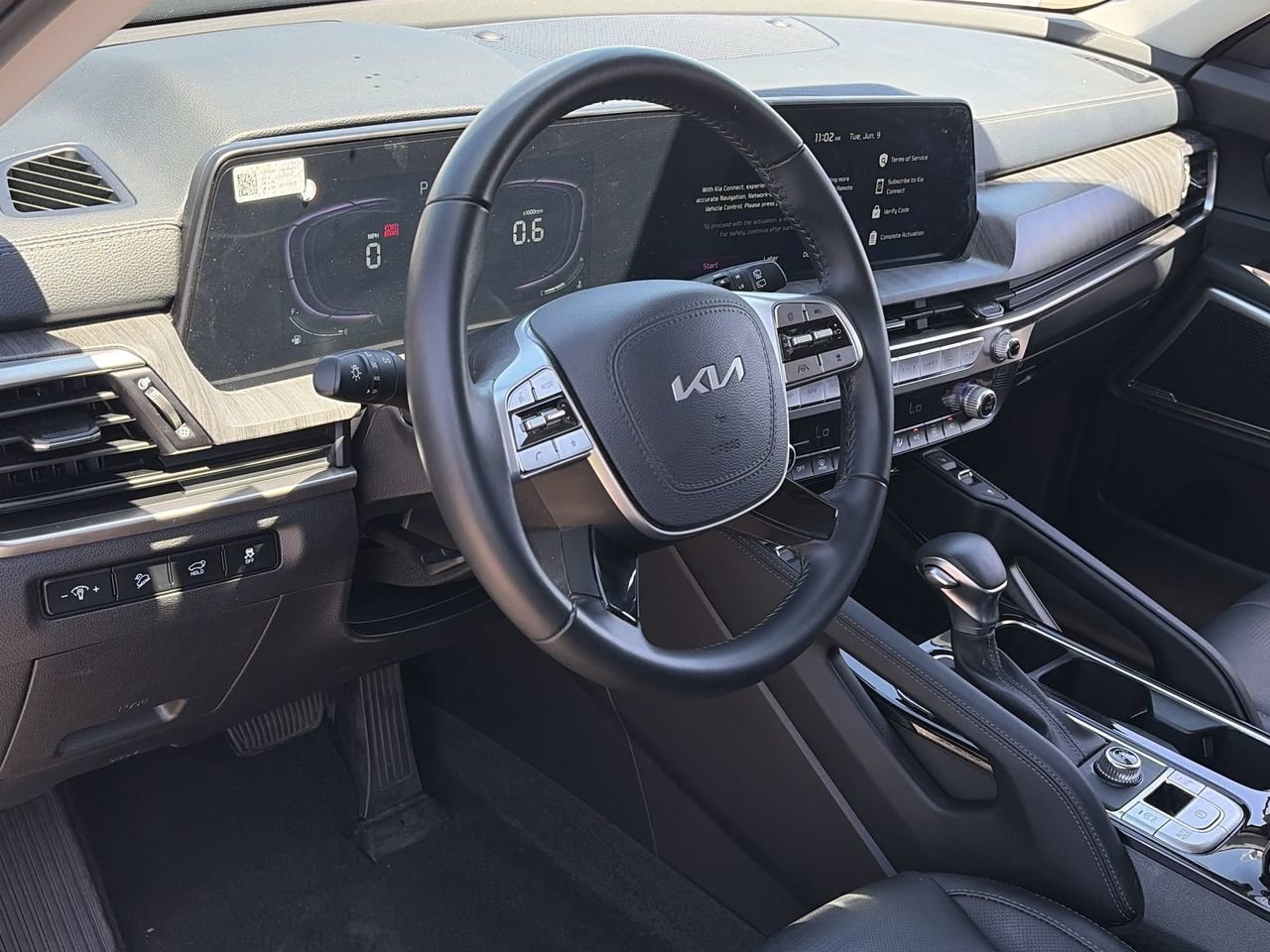 Certified 2025 Kia Telluride EX w/ EX Captain's Chair Package FWD image 17