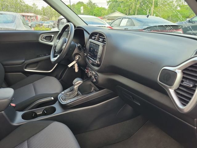 Used 2024 Kia Soul LX FWD image 32