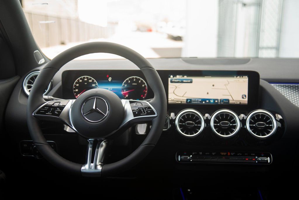 Certified 2025 Mercedes-Benz GLA 250 4MATIC image 30