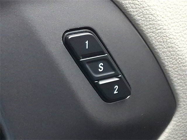 Used 2023 Chrysler Pacifica Touring-L image 25