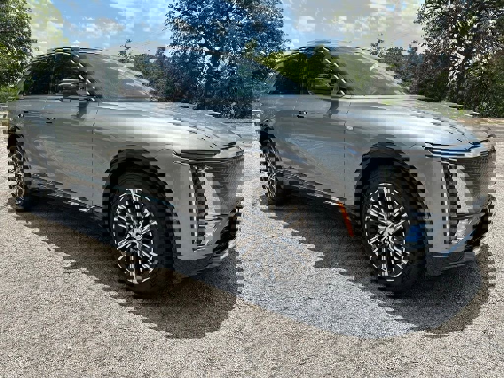 New 2025 Cadillac Lyriq Luxury image 3