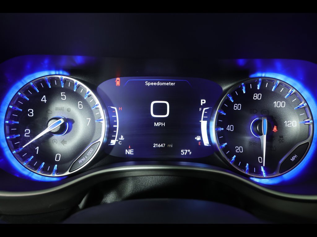 Used 2022 Chrysler Pacifica Touring-L image 25