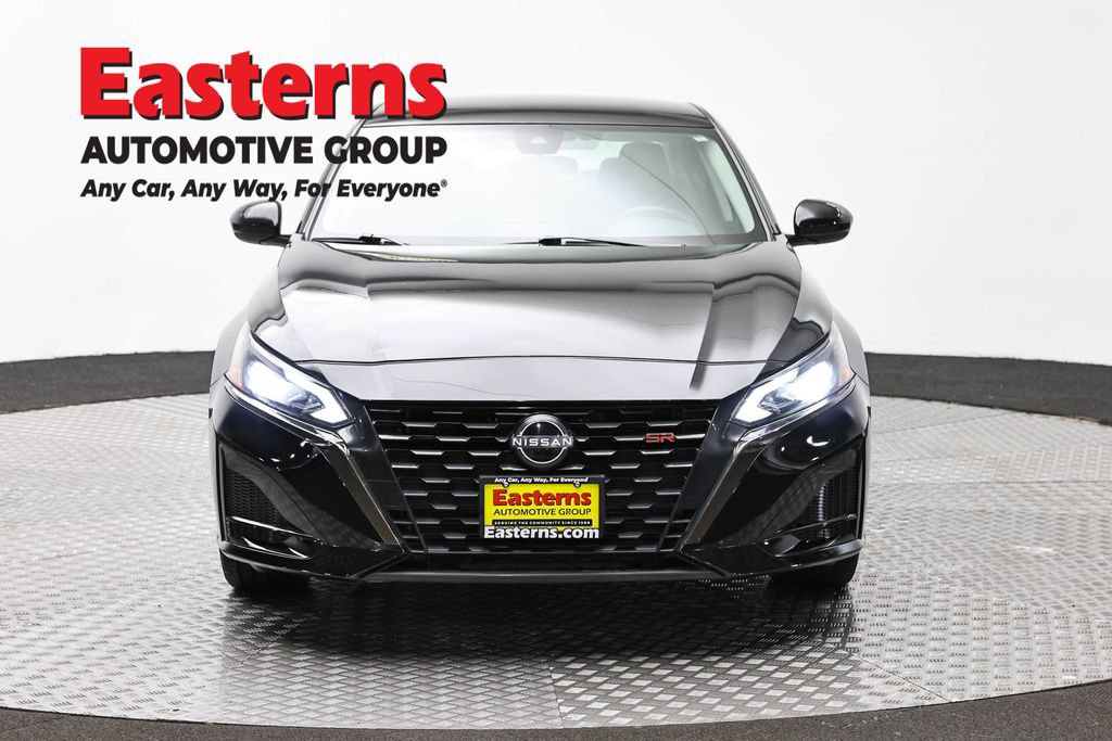 Used 2024 Nissan Altima 2.5 SR FWD image 2