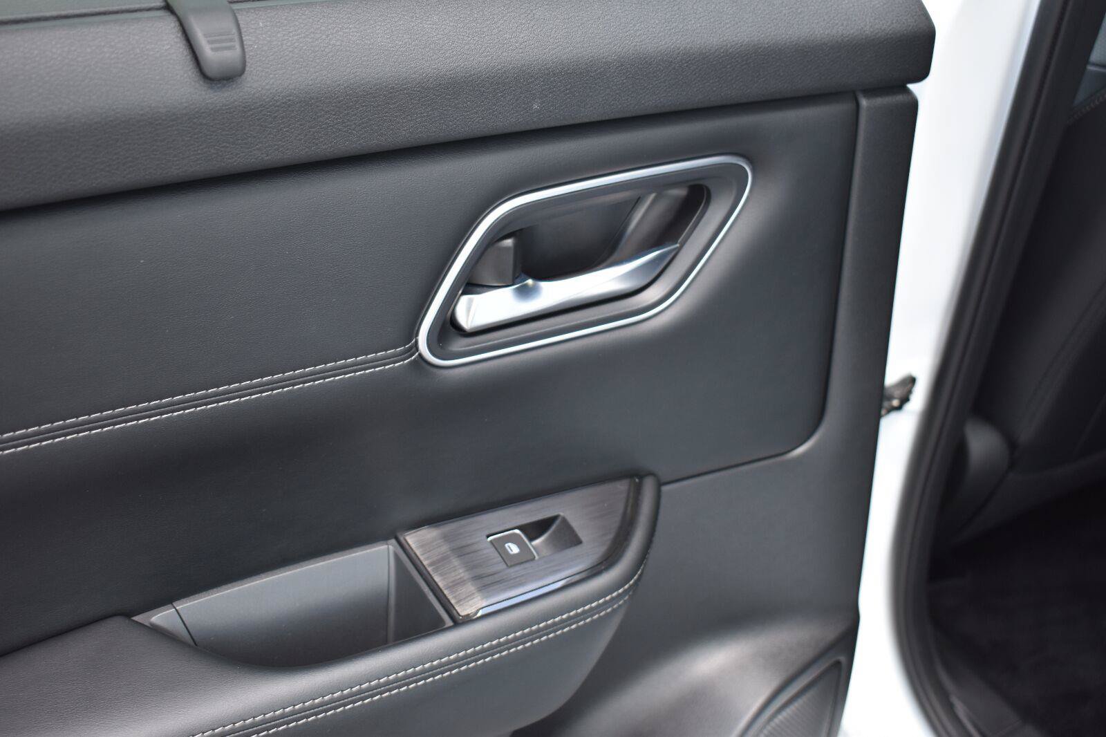 Used 2025 Nissan Rogue Platinum w/ Platinum Premium Package FWD image 49