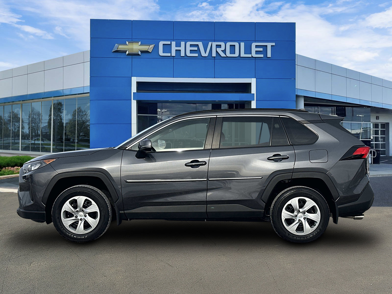 Used 2020 Toyota RAV4 LE image 2