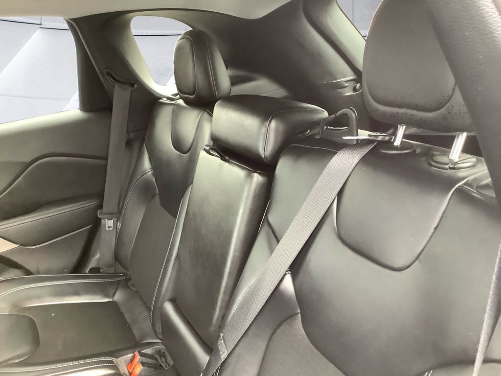 Used 2020 Jeep Cherokee Latitude Plus w/ Comfort/Convenience Group image 18