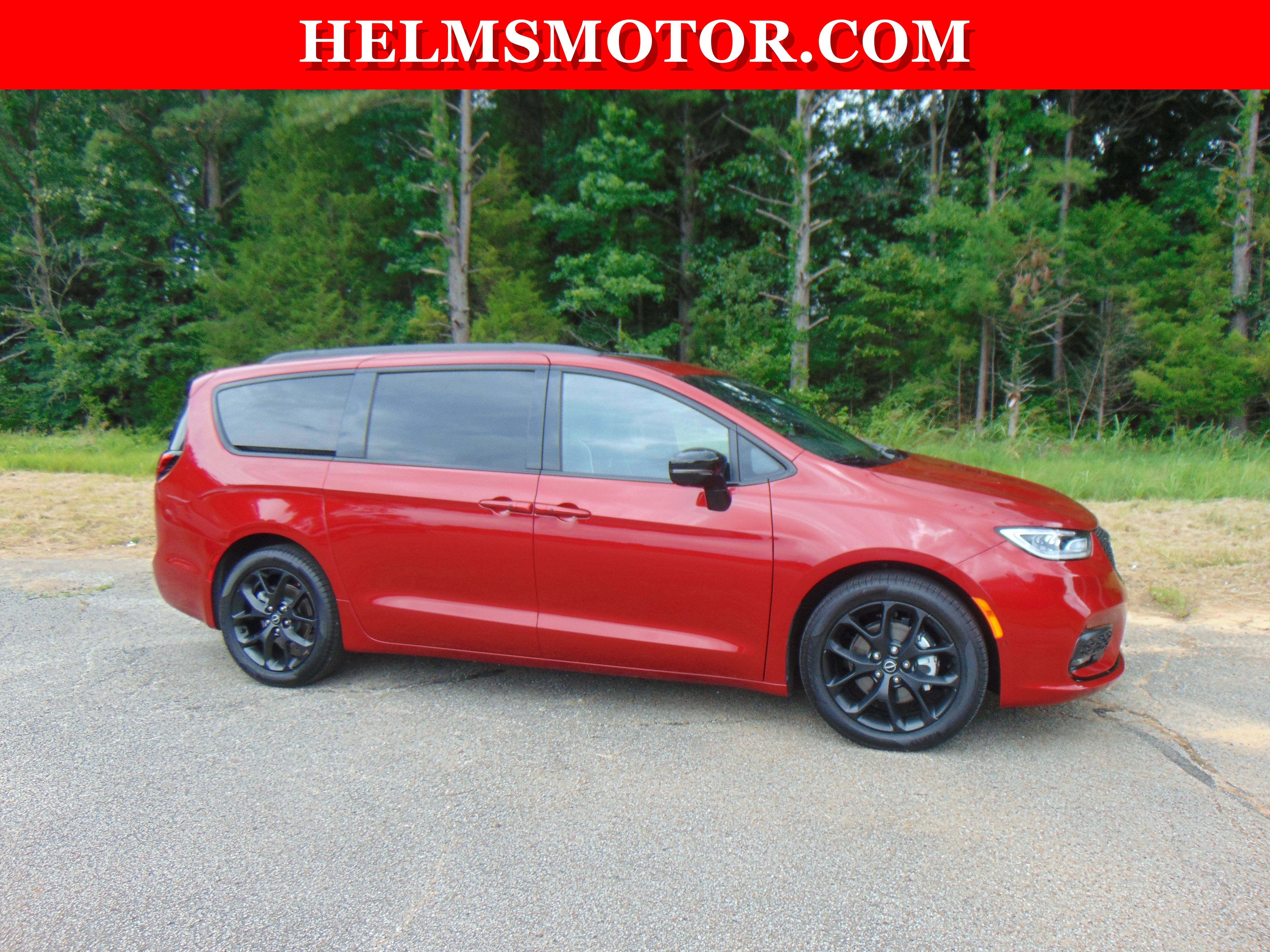Certified 2025 Chrysler Pacifica Limited FWD image 12