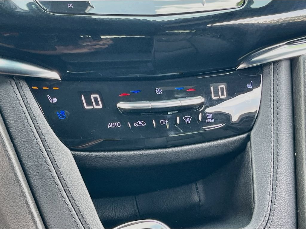 Used 2023 Cadillac XT6 Sport w/ Technology Package AWD/4WD image 16