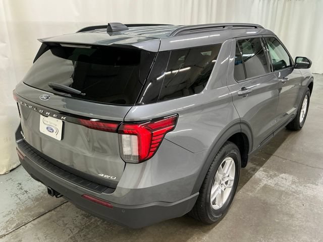Used 2026 Ford Explorer Active AWD/4WD image 3