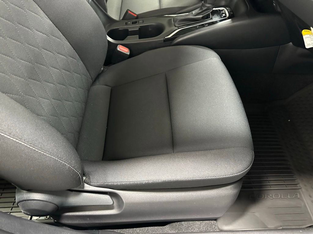 Used 2025 Toyota Corolla LE image 56