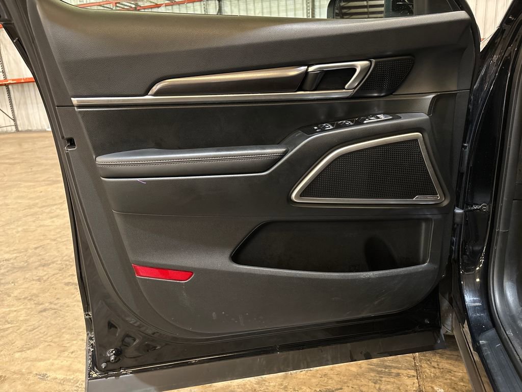 Used 2025 Kia Telluride S image 10
