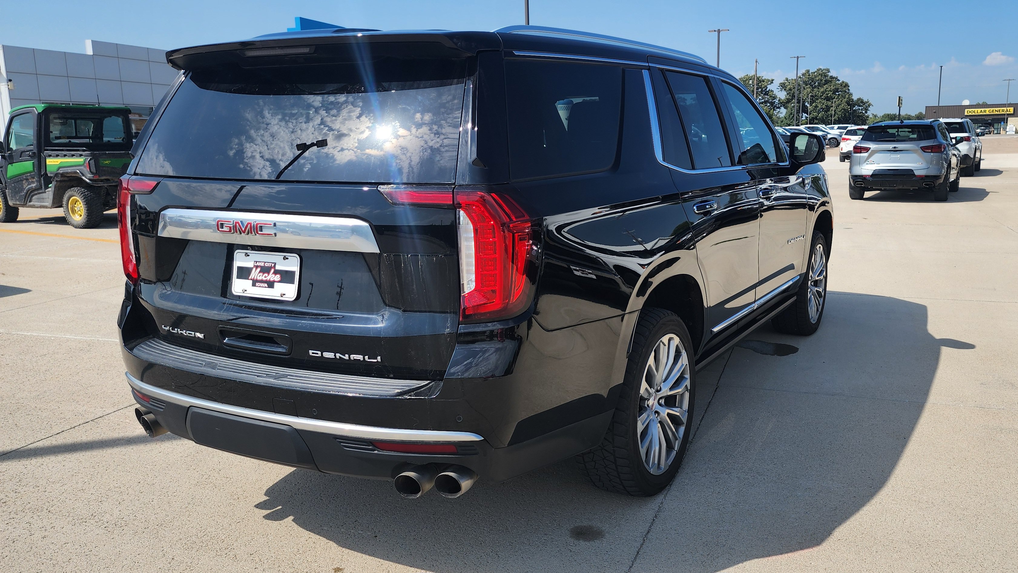 Used 2021 GMC Yukon Denali w/ Denali Ultimate Package AWD/4WD image 5