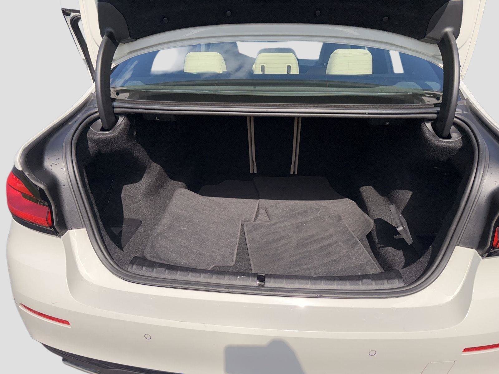 Used 2022 BMW 530i w/ Premium Package RWD image 18
