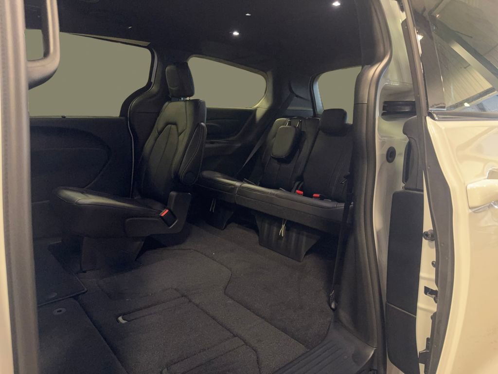 New 2026 Chrysler Pacifica Select w/ S Appearance Package image 12