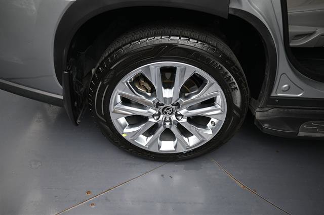 Used 2021 Toyota Highlander Limited FWD image 24