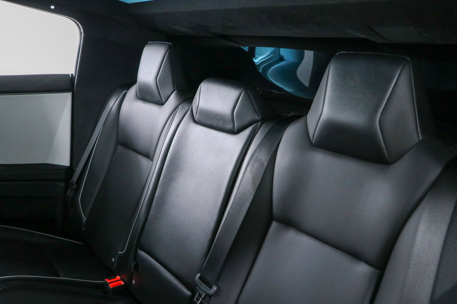 Used 2024 Tesla Cybertruck AWD Crew Cab image 22