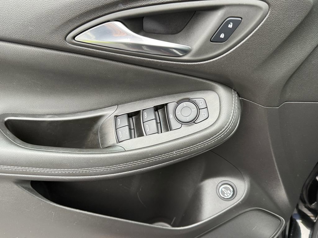 Used 2023 Buick Encore GX Select w/ Sport Touring Package FWD image 11