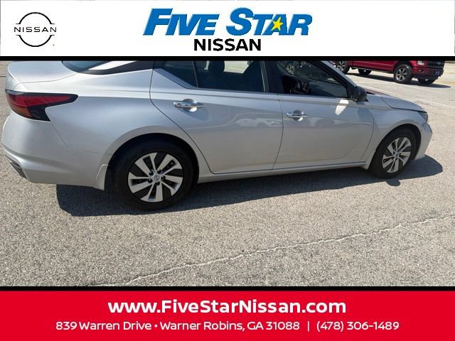 Used 2025 Nissan Altima 2.5 S FWD image 9