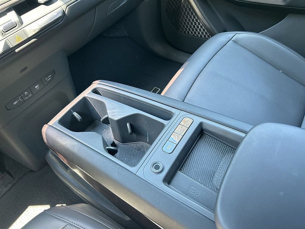 Used 2024 Kia EV9 Light Long Range RWD image 14