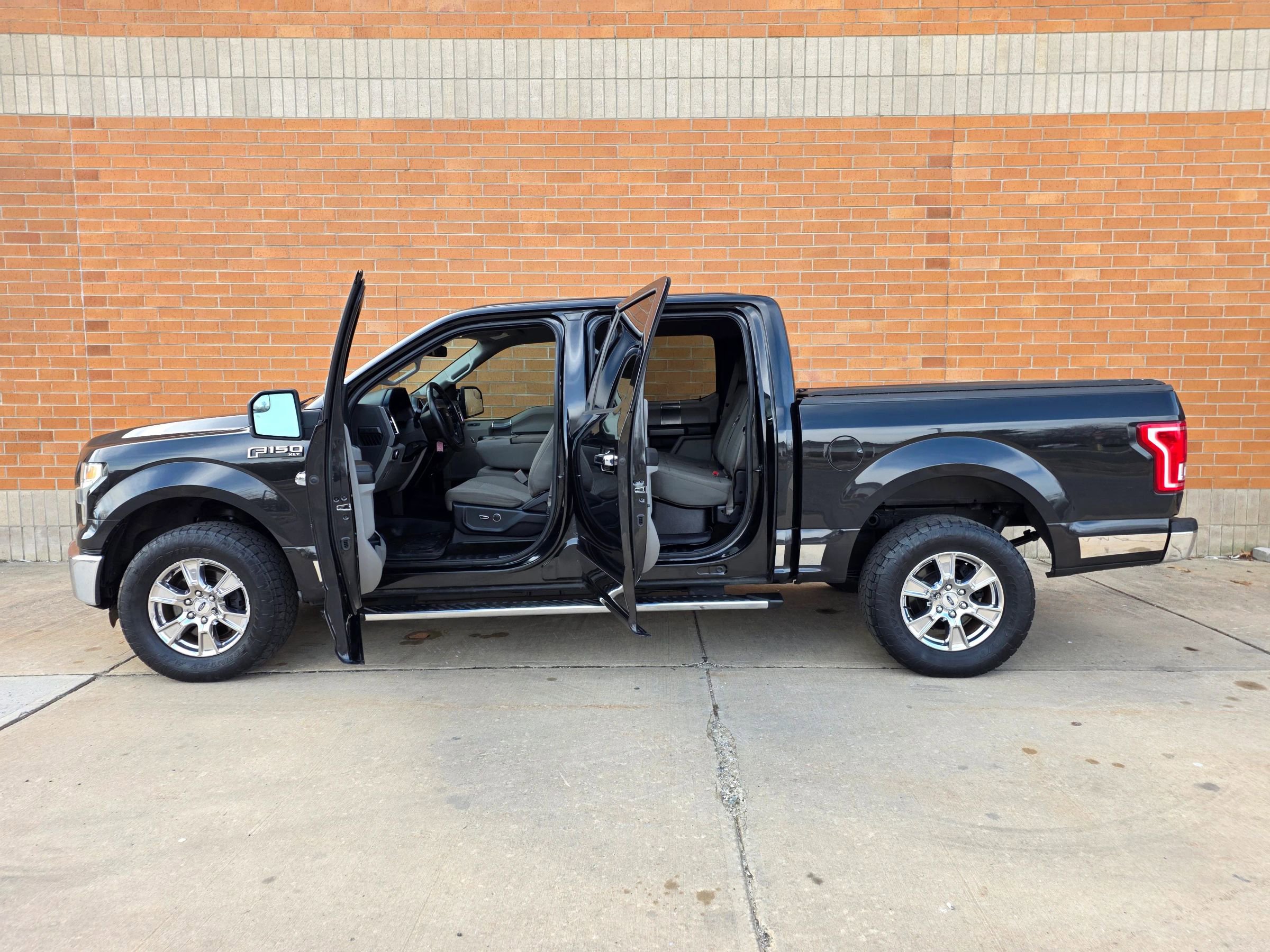 Used 2015 Ford F150 XLT w/ Equipment Group 302A Luxury image 10