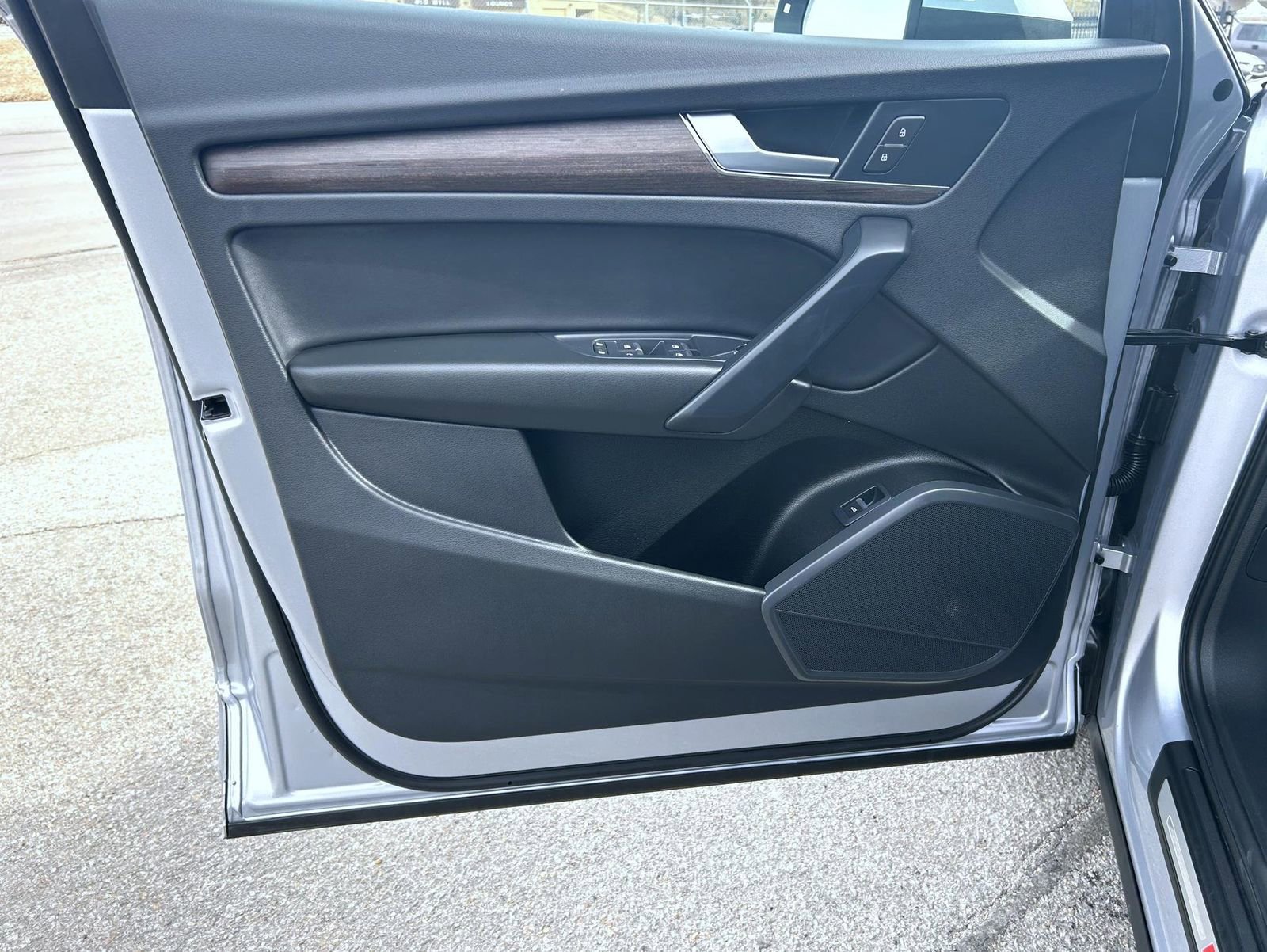 Used 2025 Audi Q5 2.0T Premium image 9