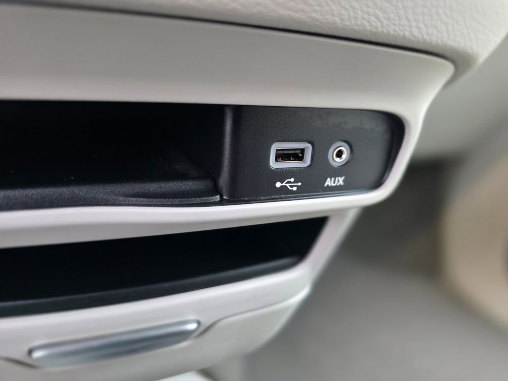 Used 2020 Chrysler Pacifica Touring-L image 29