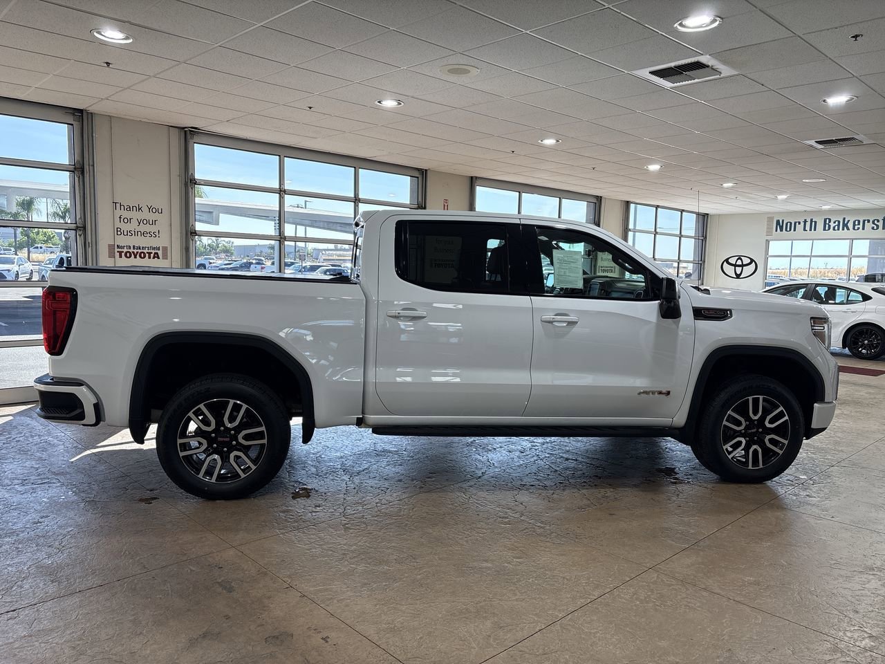 Used 2022 GMC Sierra 1500 AT4 w/ AT4 Premium Package image 3