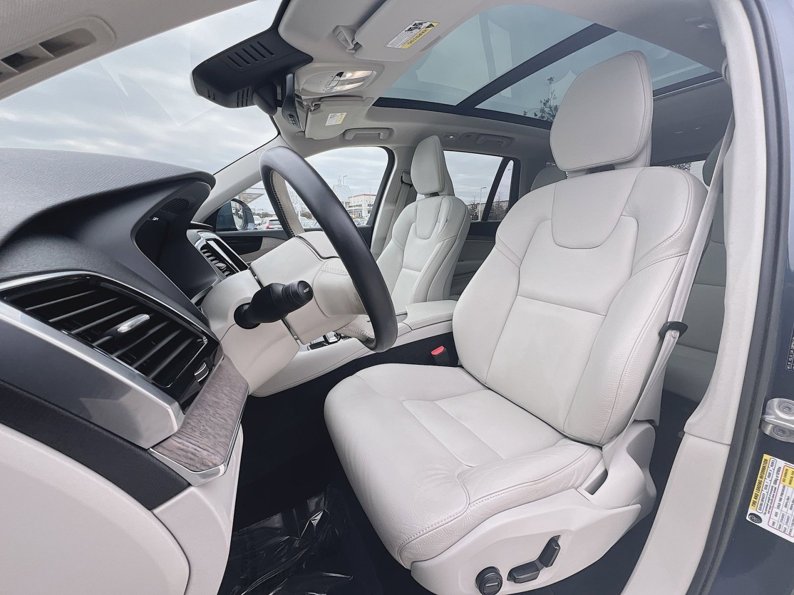 Used 2023 Volvo XC90 B6 Plus w/ Protection Package Premier image 13