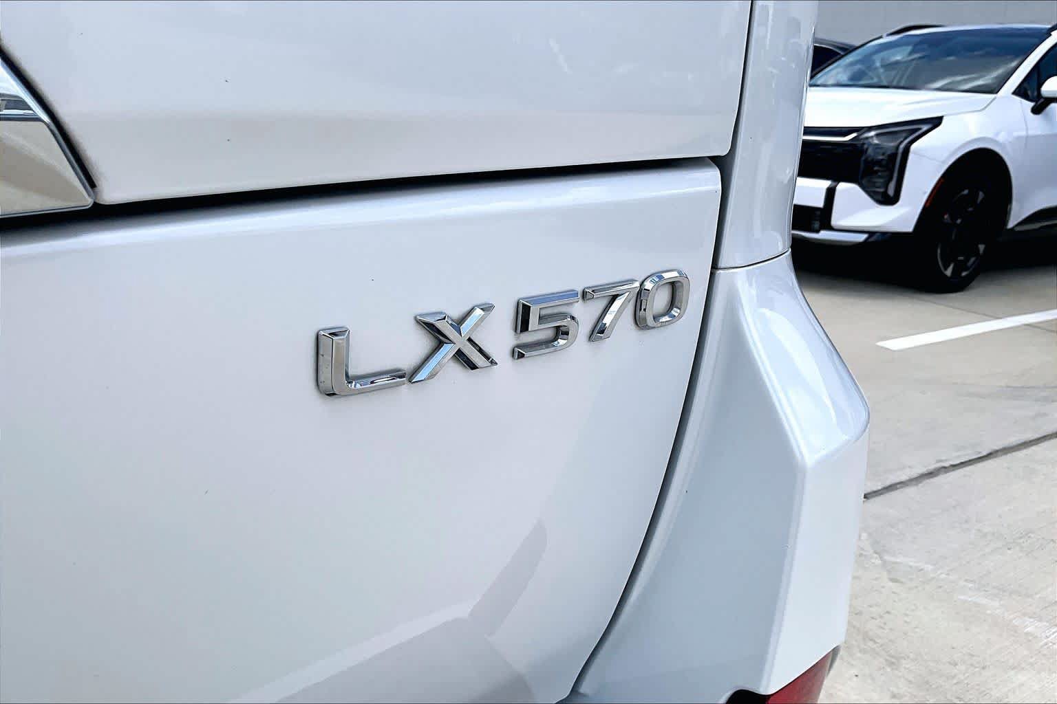 Used 2017 Lexus LX 570 4WD image 29