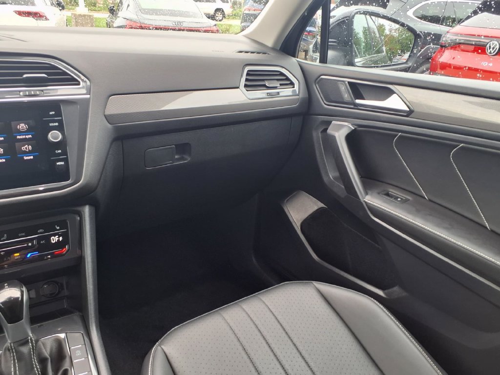 Used 2023 Volkswagen Tiguan SE AWD/4WD image 26