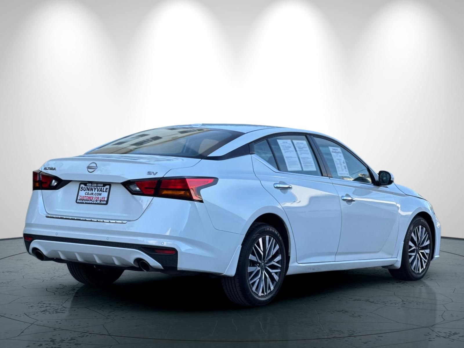 Used 2023 Nissan Altima 2.5 SV w/ SV Premium Package FWD image 4